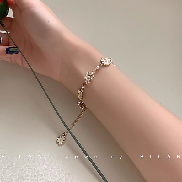 Daisy Golden Chain bracelets, Flower bracelet, Daily wear bracelet, Gift for her - Picture 6 of 9